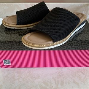 Me Too Ella Stretch Slide Sandals Size 7